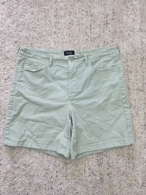 NYDJ Not Your daughter's Jeans Light Mint Green Flat Front Shorts Size 8